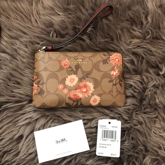 Coach Handbags - Coach wristlet